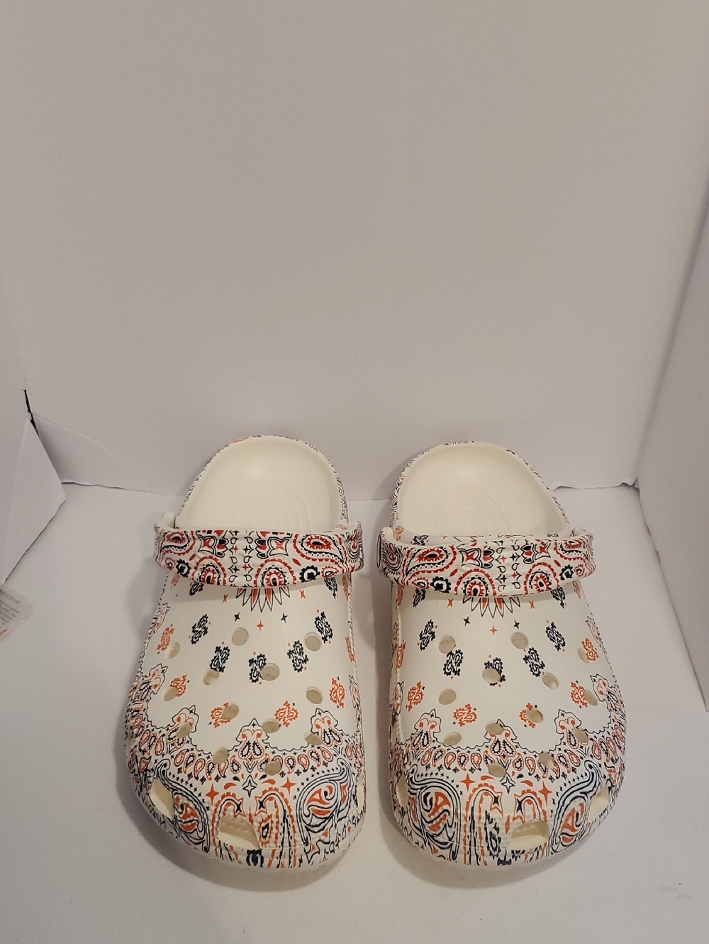 Crocs Classic Clog Graphic White Americana Paisley Print Size 9 - Picture 2 of 12